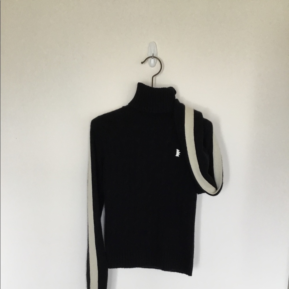 REDUCED!!   Like new soft, cozy Cashnere Sweater